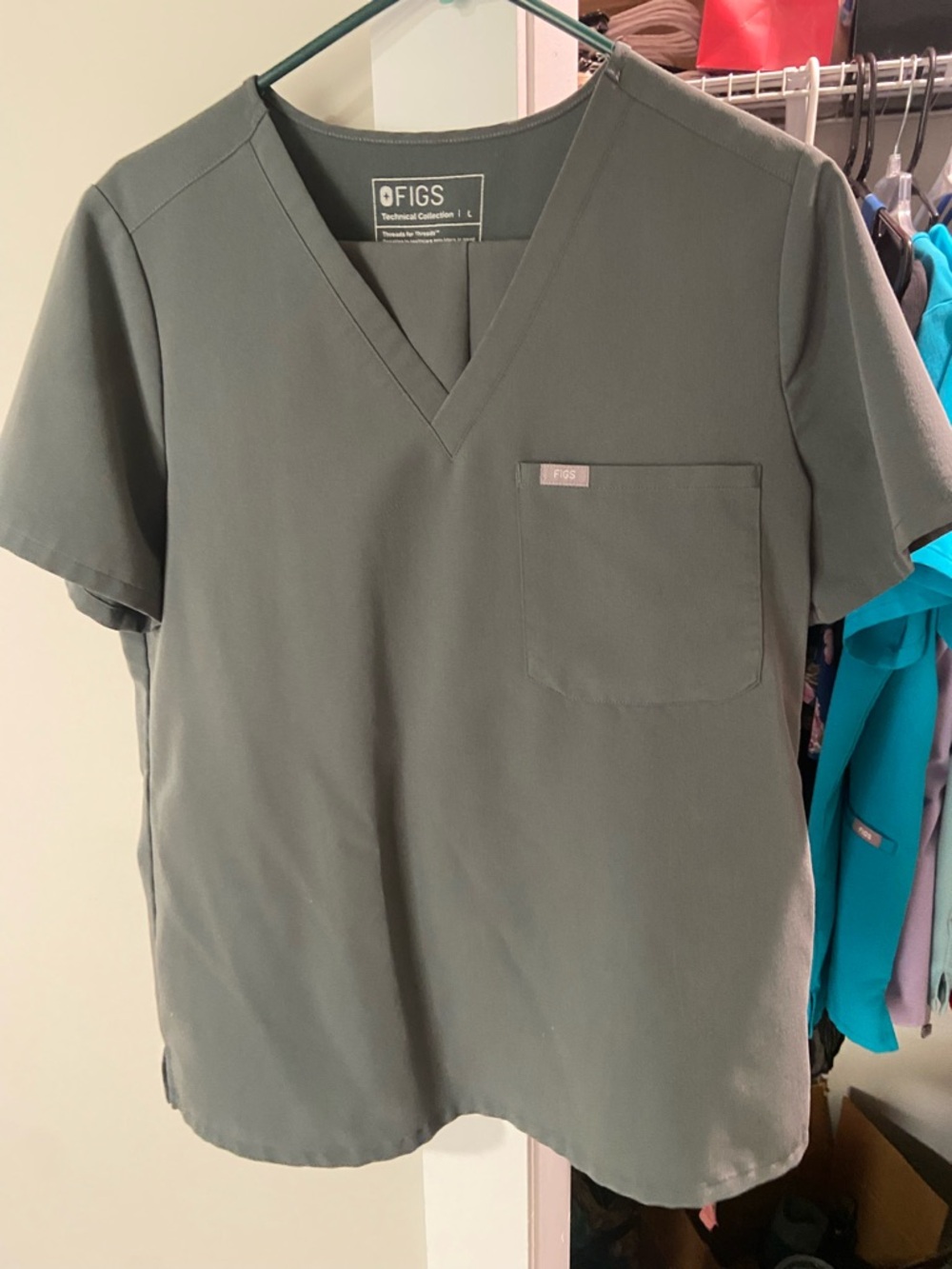 FIGS Women’s V-Neck Scrub Top - Olive